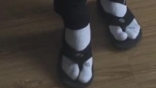 Chinelo Reef e meias brancas. muito tesão